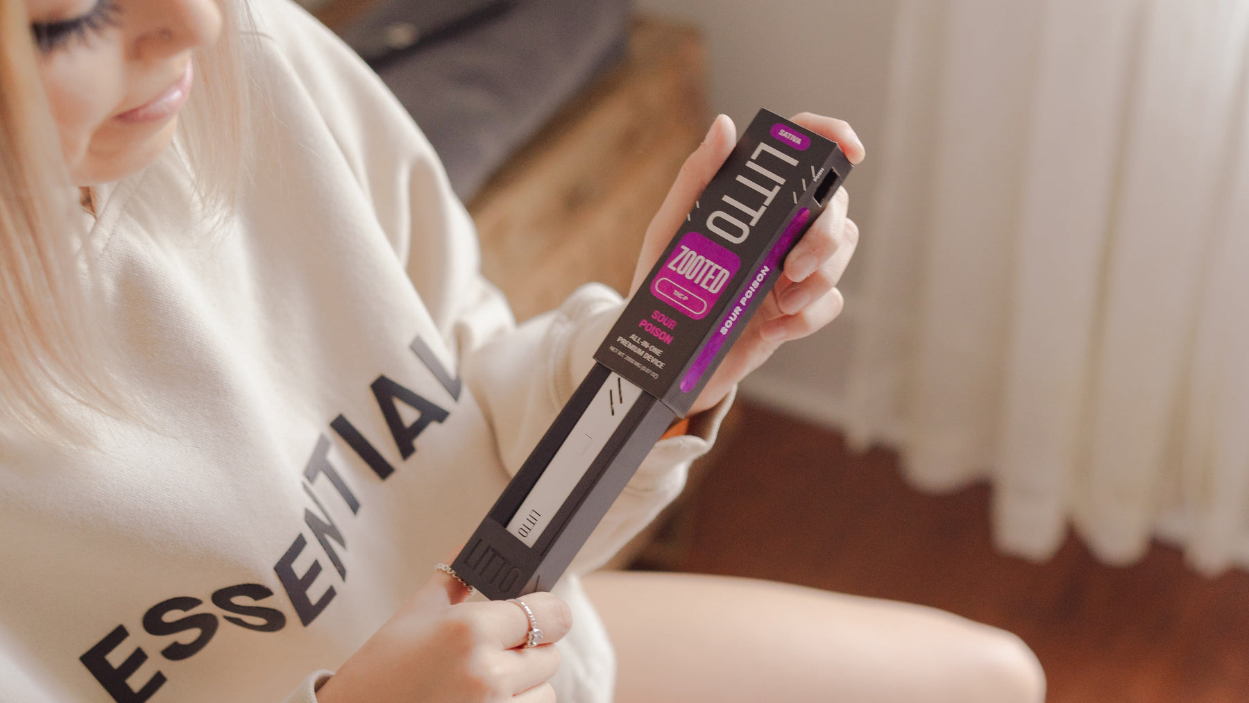 Woman holding a LITTO Zooted Disposable